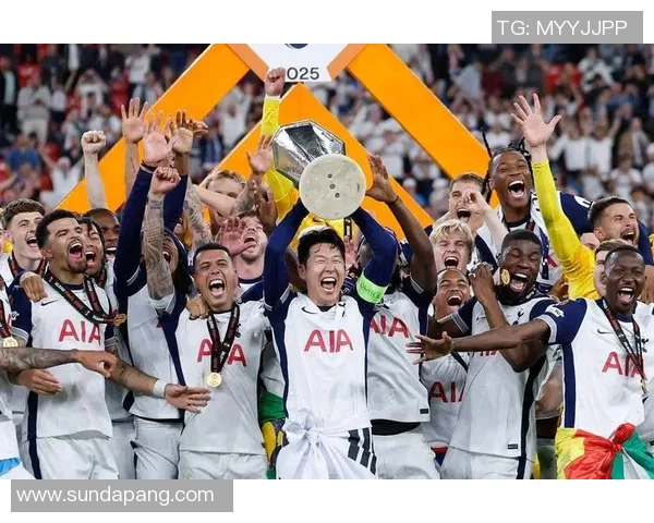 欧联杯曼联小胜莱比锡全场沸腾历史冷门再现引发热议