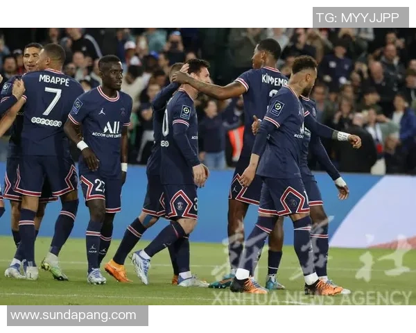 足总杯激战：拜仁逆转巴黎圣日耳曼引发转会风波与全场沸腾