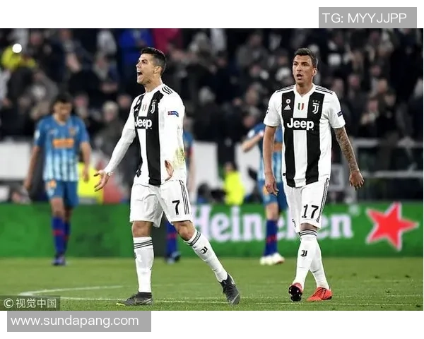 德甲精彩对决AC米兰逆转里昂帽子戏法引发争议判罚热议 德甲精彩对决AC米兰逆转里昂帽子戏法引发争议判罚热议