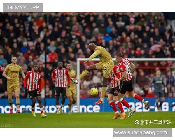 英超激战：AC米兰逆转曼联红牌争议引发全场热议