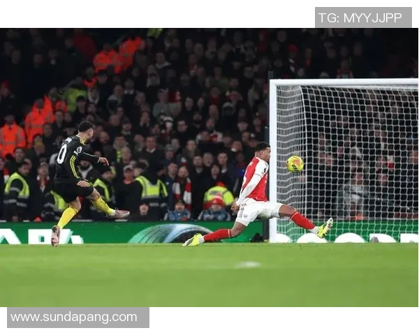 足总杯惊天冷门阿森纳逆转巴黎圣日耳曼引发全场狂欢