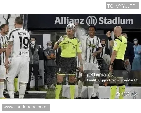 国王杯精彩对决国米逆转那不勒斯引发争议判罚全场沸腾